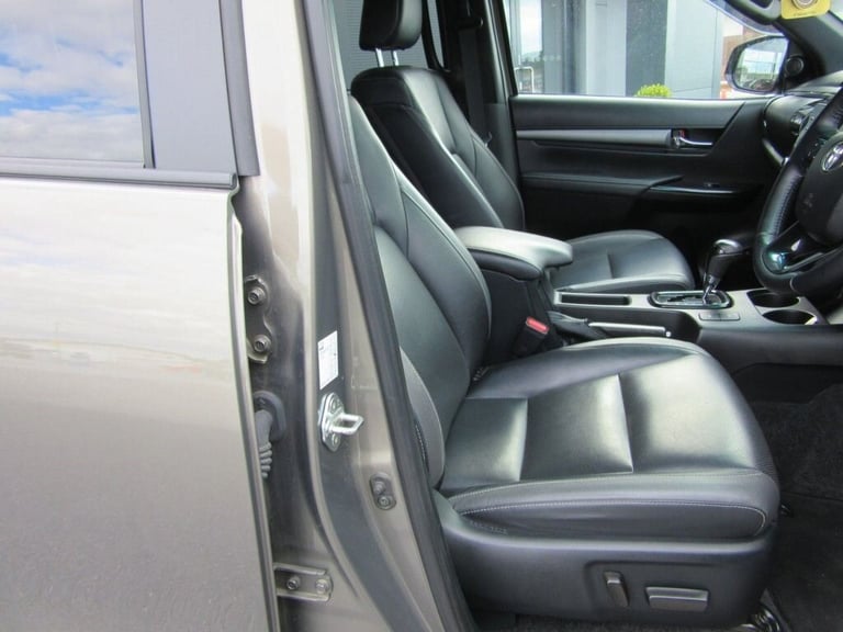 2024 Toyota Hilux 2.8 D-4D Invincible X Pickup Double Cab 4dr Diesel Auto 4WD Euro 6 (s/s) (2 PIC...
