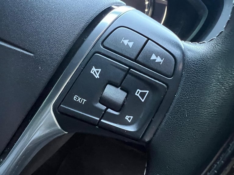 2018 Volvo V40 2.0 T2 R-Design Euro 6 (s/s) 5dr HATCHBACK Petrol Manual