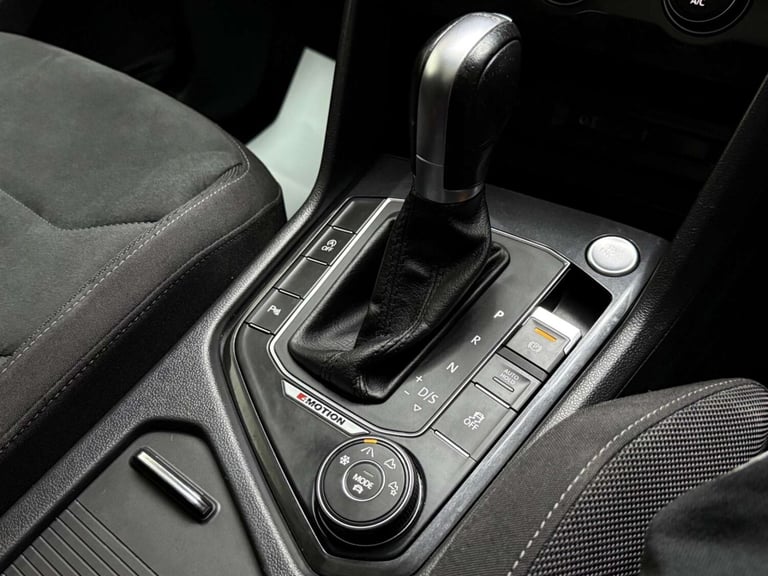 2017 Volkswagen Tiguan 2.0 TDI BlueMotion Tech SEL DSG 4Motion Euro 6 (s/s) 5dr SUV Diesel Automatic