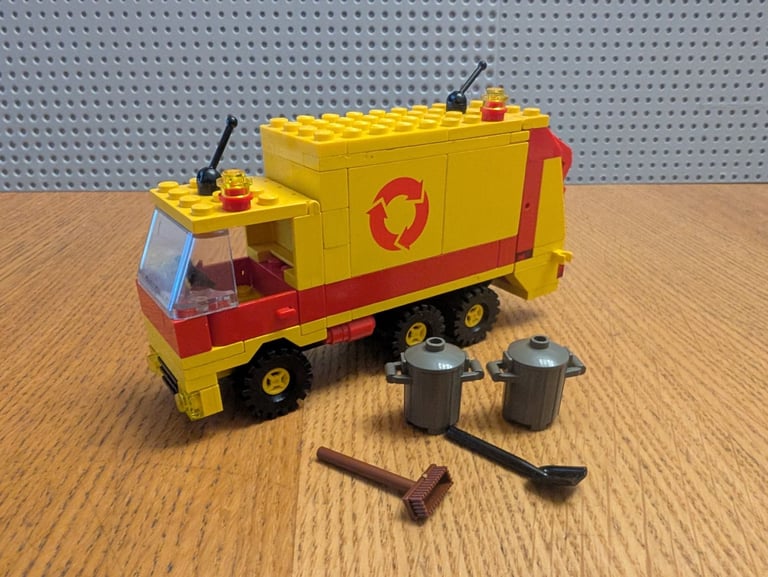 Lego 6698 RV Speed Boat / Lego 6693 Bin Lorry / Lego 6630 Bucket Loader. Complete.