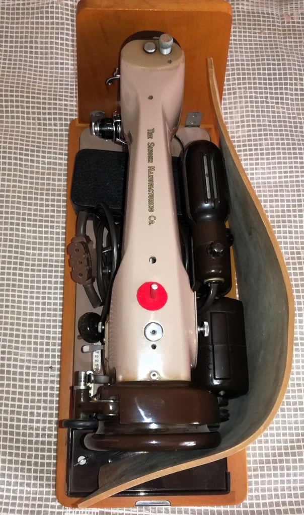 1950 Singer Sewing Machine 201K Case Box Peddle Mat Bobbins Accessories Feet All Sewing Parts Incl