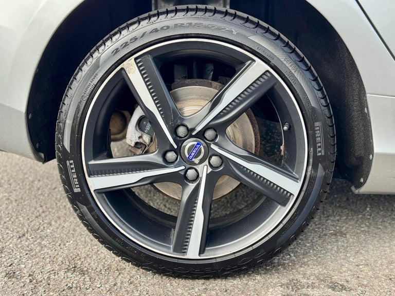 2016 Volvo V40 2.0 D4 R-Design Lux Nav Auto Euro 6 (s/s) 5dr HATCHBACK Diesel Automatic