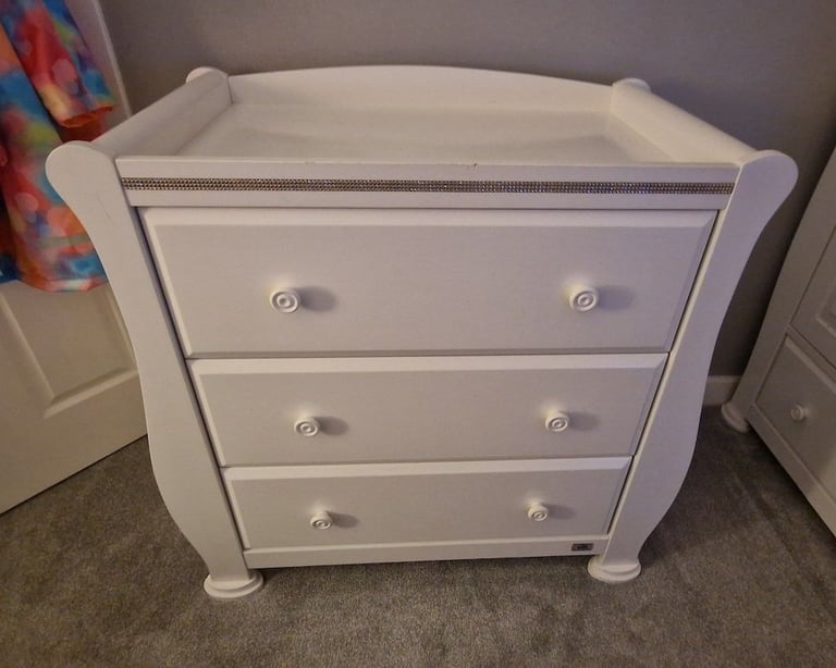 VIB Charmer Elements Wardrobe and Drawers/Changing Table