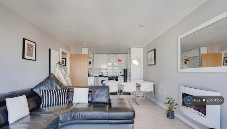 2 bedroom flat in Hall Street, Birmingham, B18 (2 bed) (#2657666)