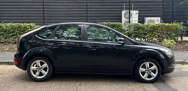 2010 Ford Focus 1.6 Zetec 5dr HATCHBACK Petrol Manual