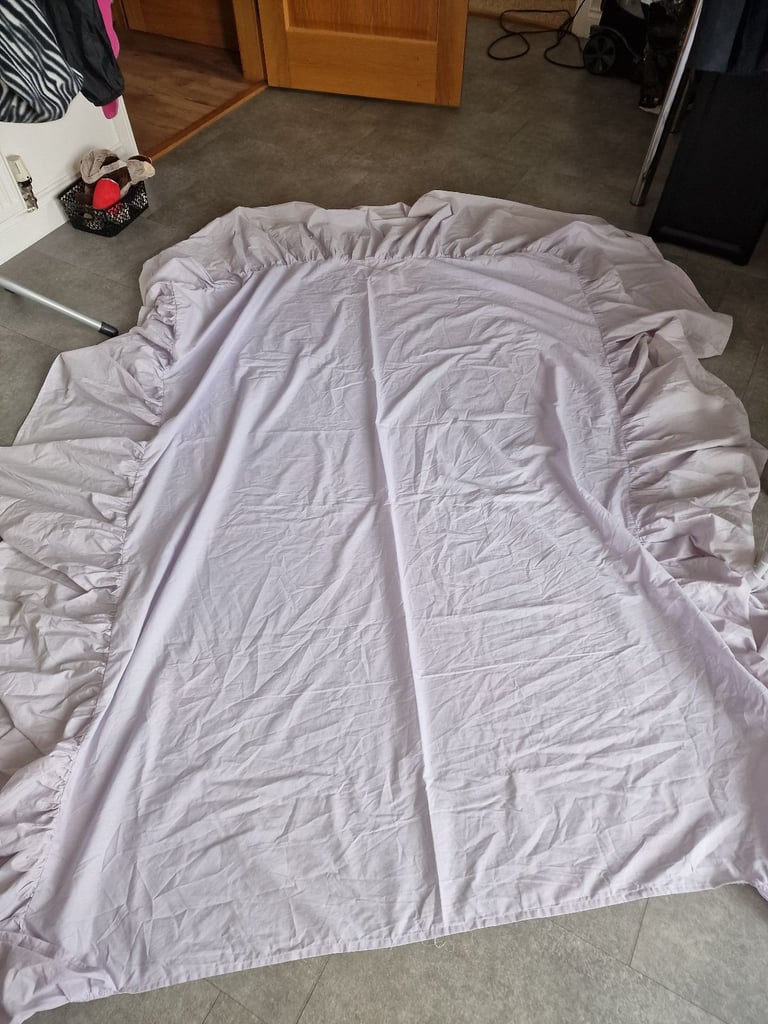 Double frilled valance sheet 