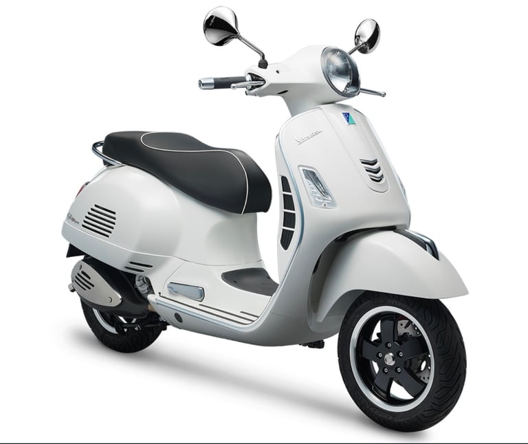 Vespa GTS 300 - 2024. With MIA System. Only 500 miles on clock