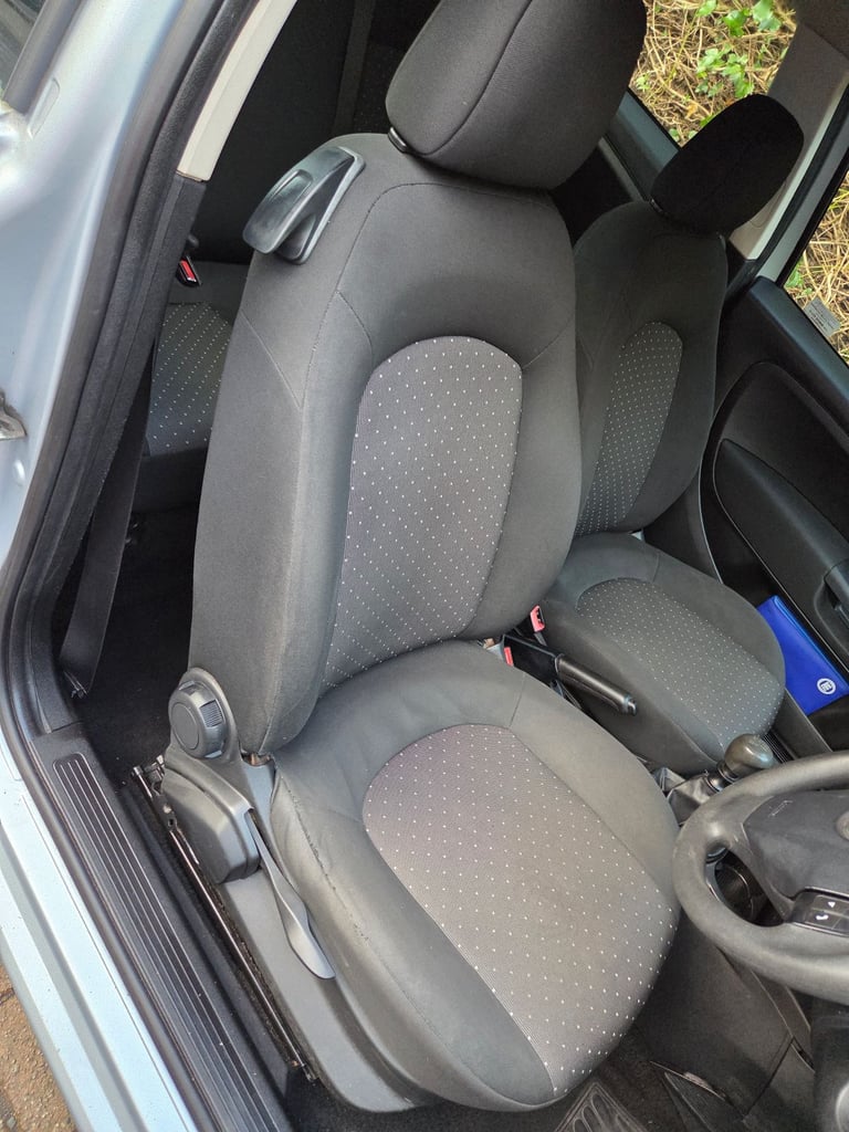 Grande punto 1.4 petrol cheap insurance and tax vgc in out motd 