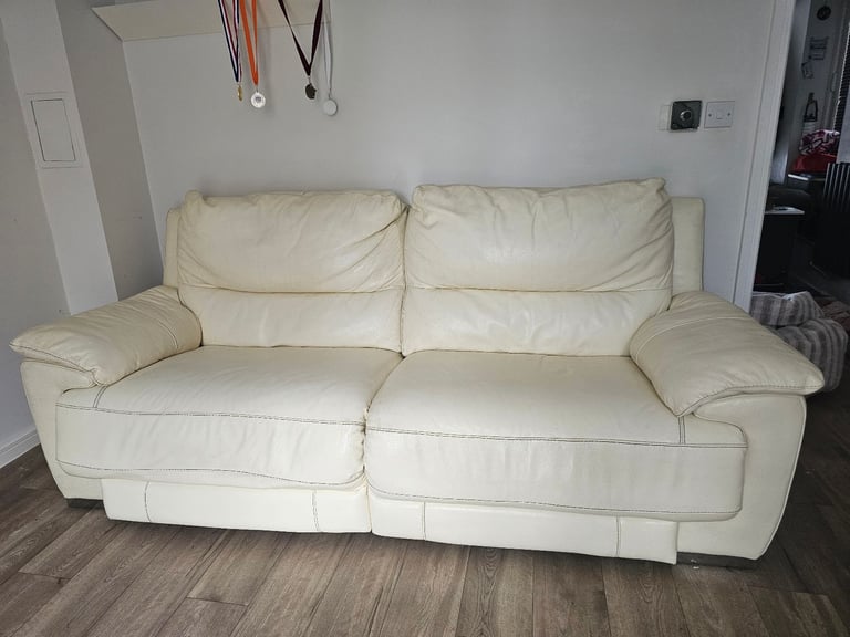 image for 2 Beautiful italian leather sofas, 3 seater + 2 seater