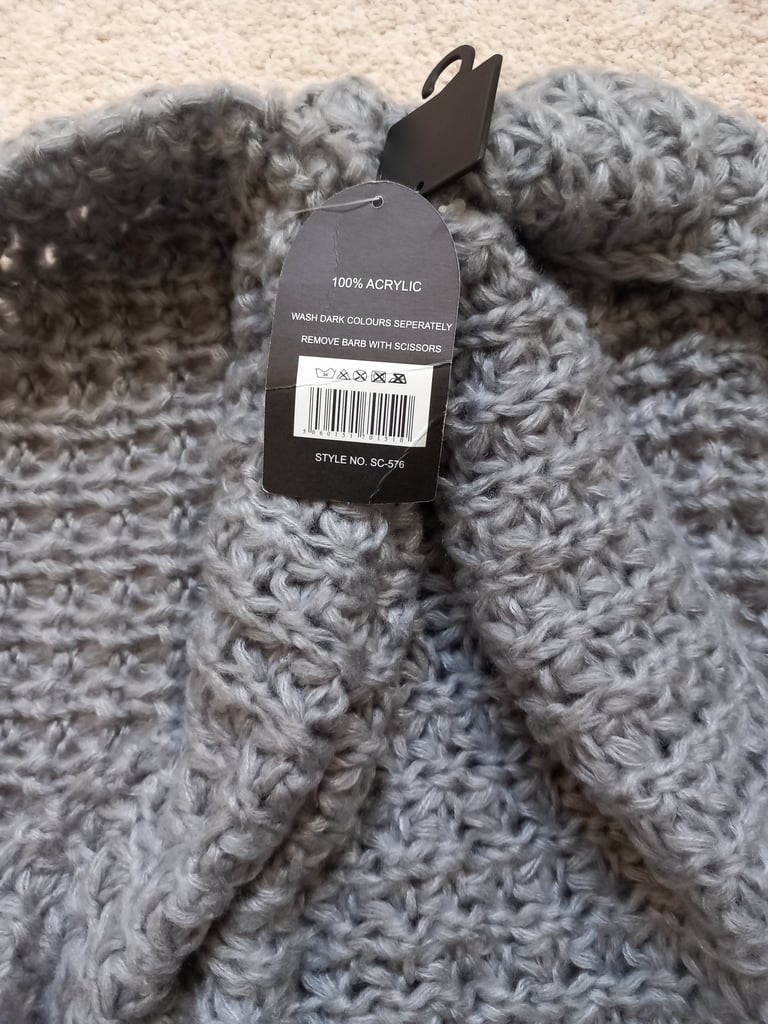 New Snood and scarf.  Both for £4  