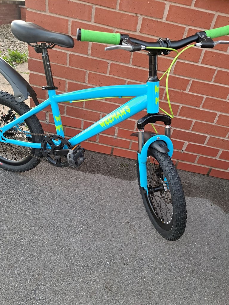 Boys Mountain bike brilliant condition ideal for birthday present or even put away for Christmas 