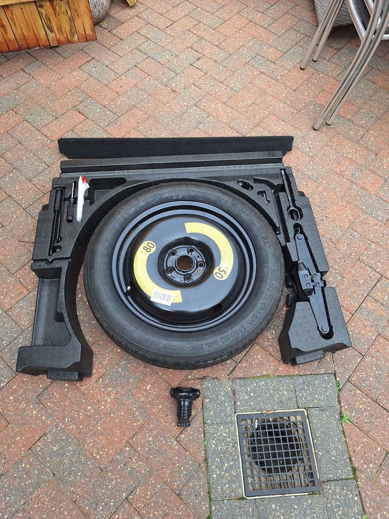 image for Vw tiguan mk 2 space saver wheel kit boot floor.