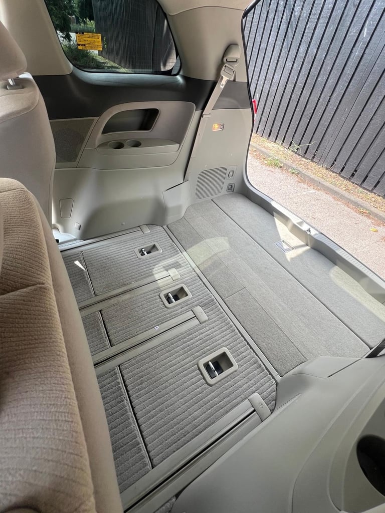 Toyota estima 2008 2.4 petrol automatic Ulez free 7 seats Screens with Bluetooth