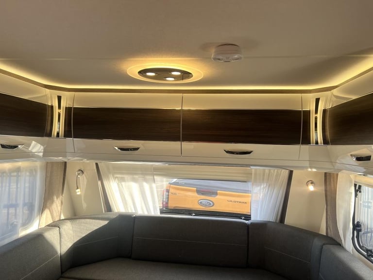 2024 HOBBY PRESTIGE 720 WQC 4 Berth fixed island bed End washroom