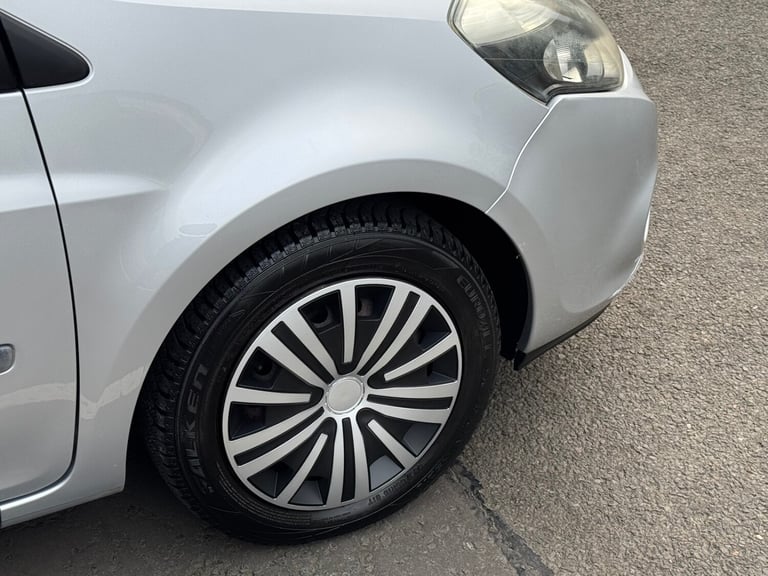 2011 Renault Clio 1.2 16V Expression 5dr HATCHBACK Petrol Manual