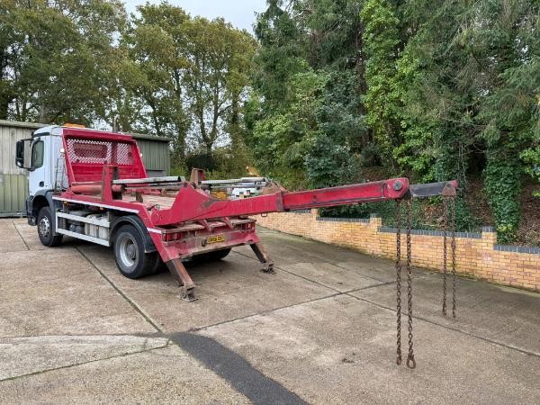 Mercedes 1824 Arocs Hyvalift Skip Loader Extendable Arms