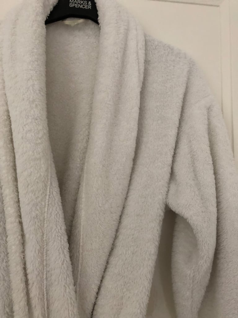 Ladies/Girls Marks and Spencer White Fluffy Dressing Gown Size 8/10 ...