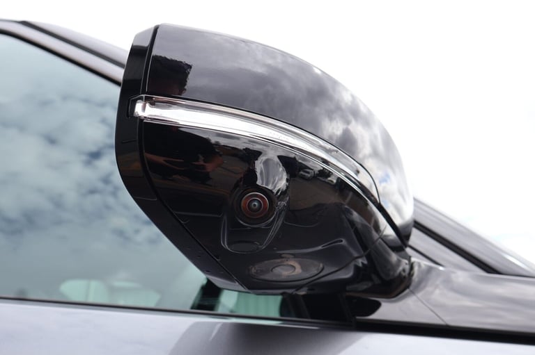 2025 Land Rover Discovery BRAND NEW COMMERCIAL DYNAMIC HSE STYLED BY SEEKER  AND REAR SEAT CONVER...