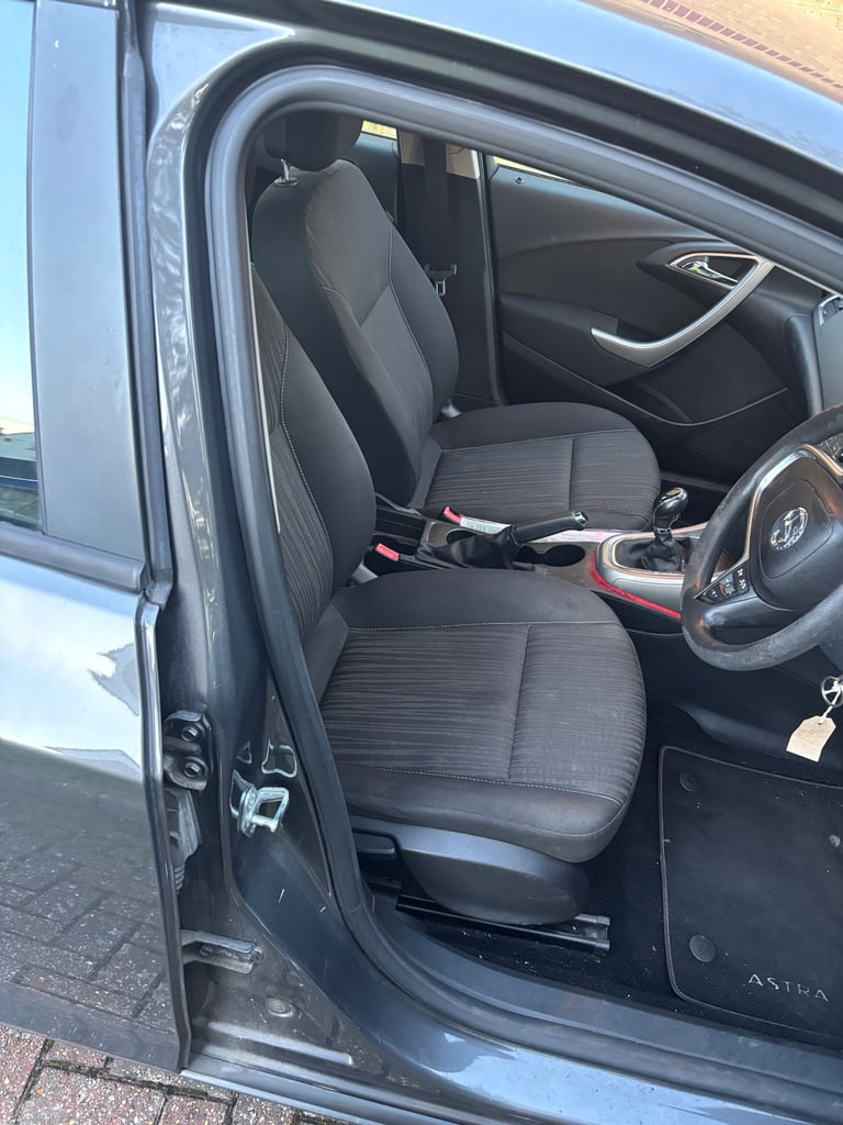 Vauxhall, ASTRA, Hatchback, 2011, Manual, 1598 (cc), 5 doors