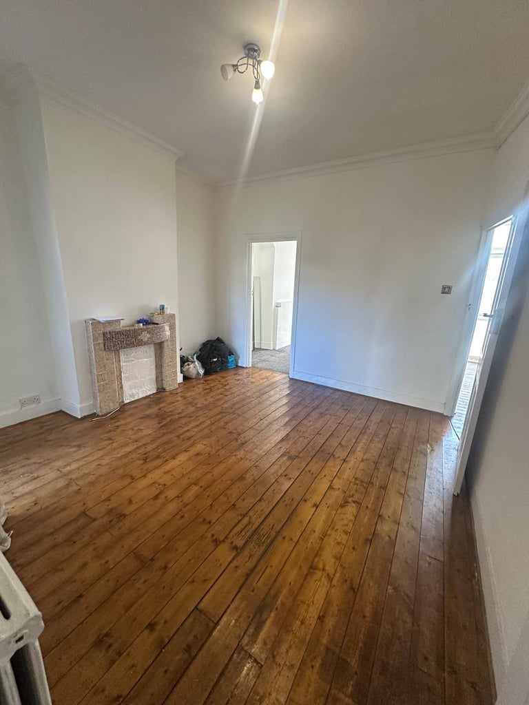 Beautiful 4 Bedroom House With Private Garden Ready To Move On Ley Street Ilford (IG2 7QX)