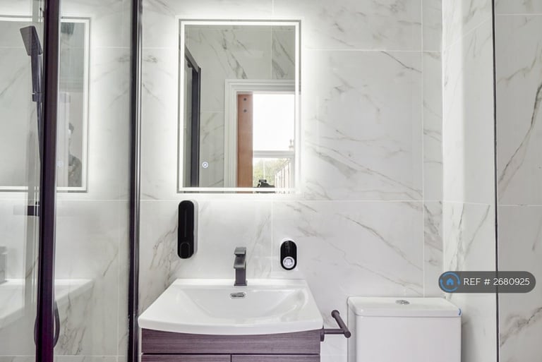 1 bedroom flat in Tudor House, Brighouse, HD6 (1 bed) (#2680925)