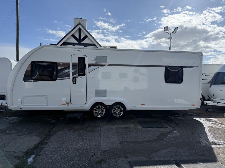 2020 SWIFT Challenger x835 4 Berth fixed island bed