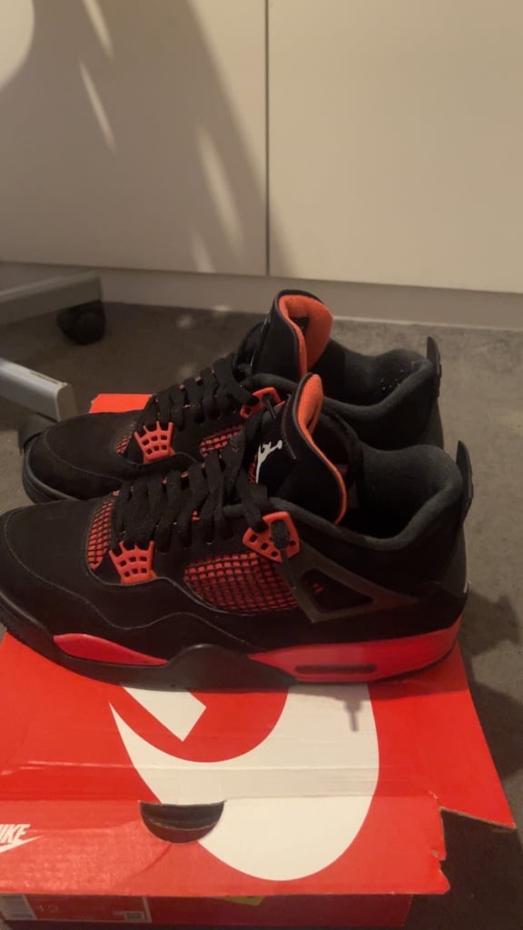 Jordan 4s red thunders