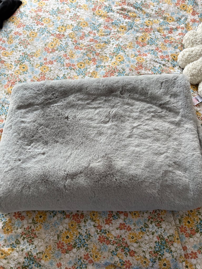 image for Grey fluffy blanket