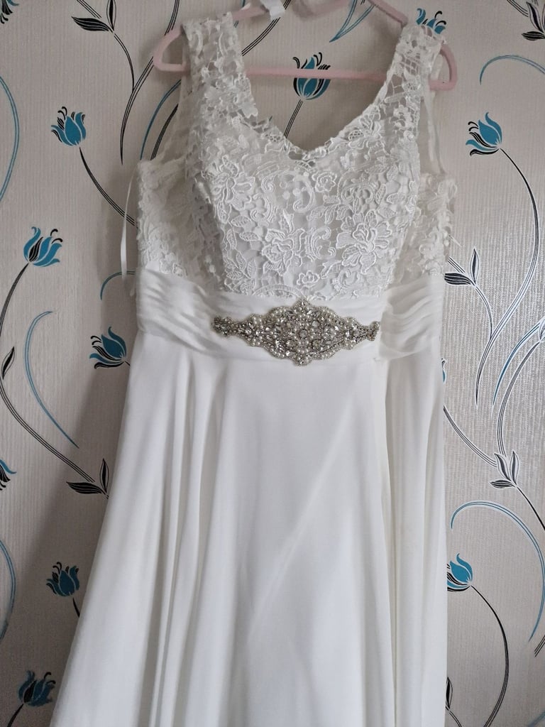 image for White wedding dress