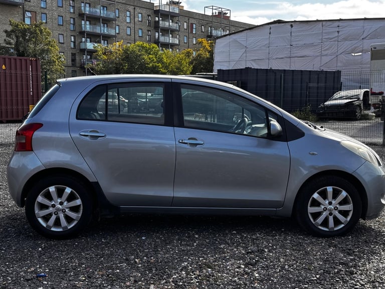  Toyota Yaris 1.3 VVT-i Zinc Hatchback 5dr Petrol Manual (141 g/km, 85 bhp) Petrol Manual