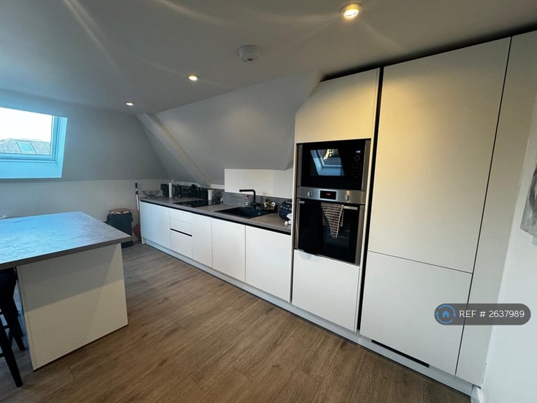 image for 2 bedroom flat in Tolmers Gardens, Cuffley, EN6 (2 bed) (#2637989)