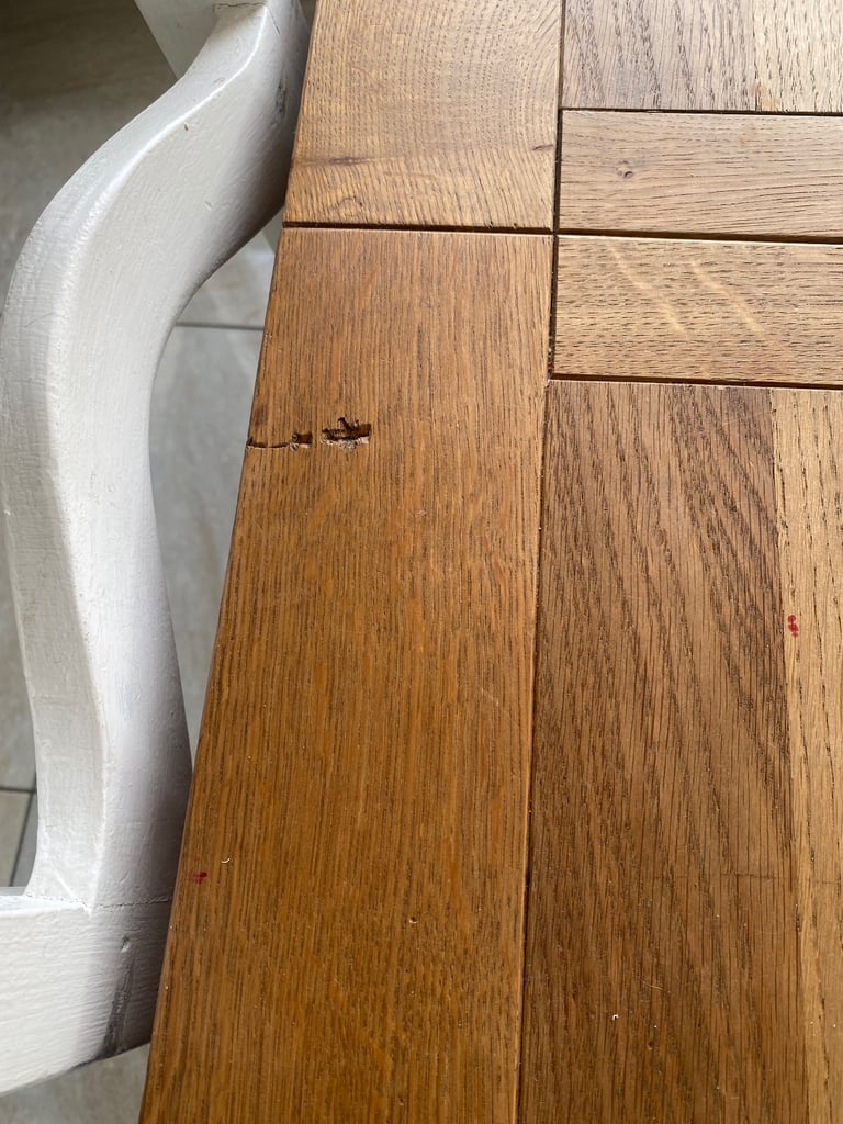 Sold oak 6-8 seater table and chairs -extendable 