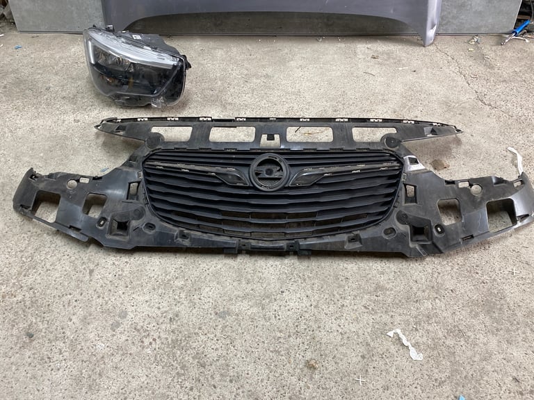 Vauxhall combo front bumper grill + bonnet + drivers light 2018 - 2024