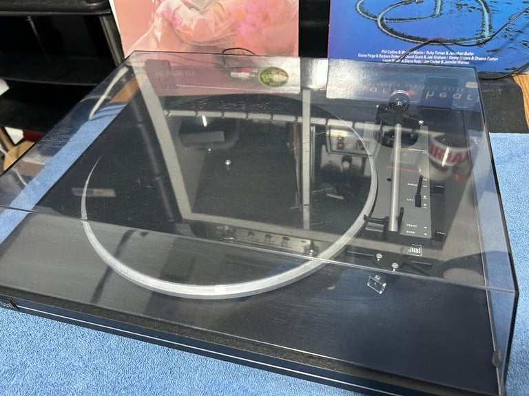 PENDING. CS 435-1 Record player turntable