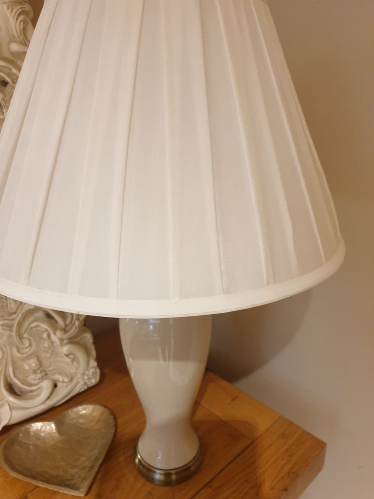 Cream crackle glazed lamp