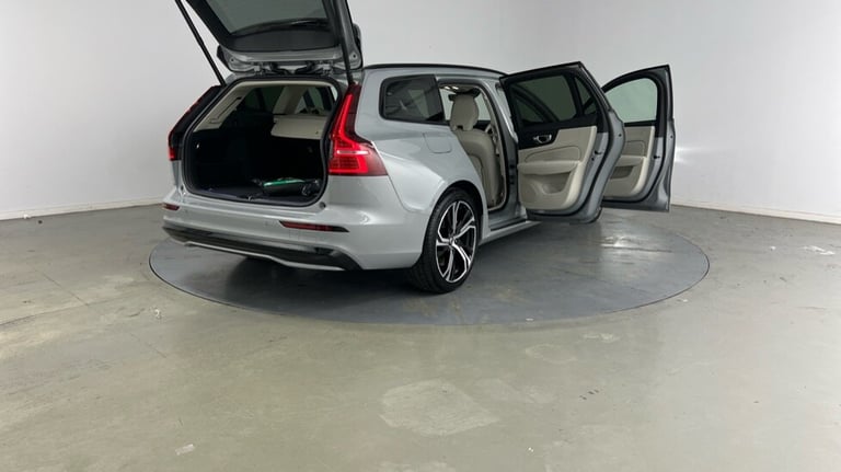 2025 Volvo V60 Plus, B4 Mild hybrid, Petrol, Dark Estate Petrol Automatic
