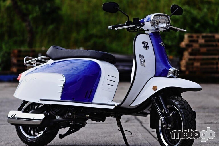 ROYAL ALLOY GT 125cc A Modern Classic Retro Automatic Moped Scooter