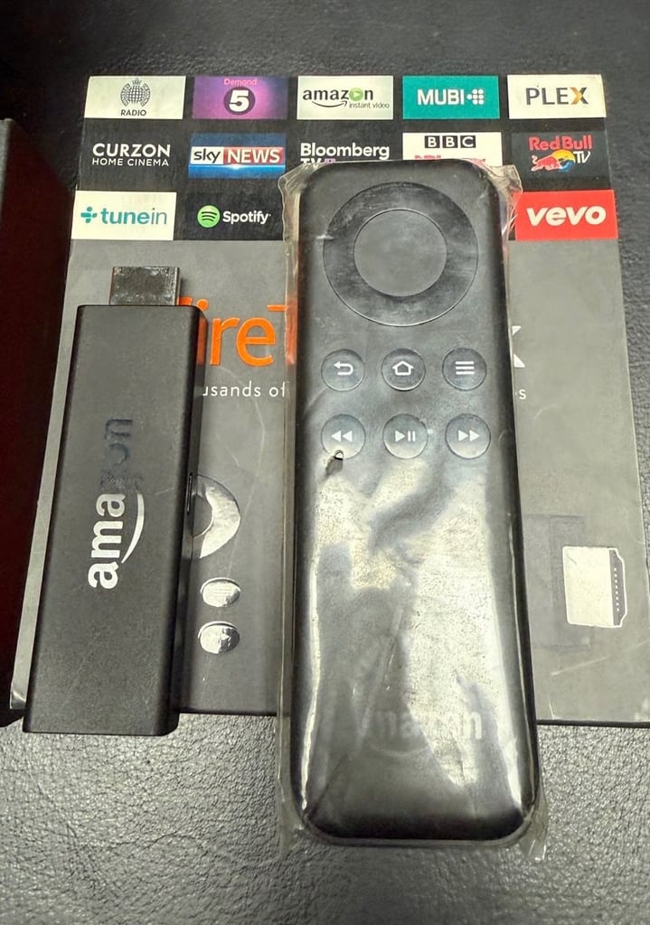 Pioneer 50in HD Ready Plasma TV Package with accessories in immaculate condition 