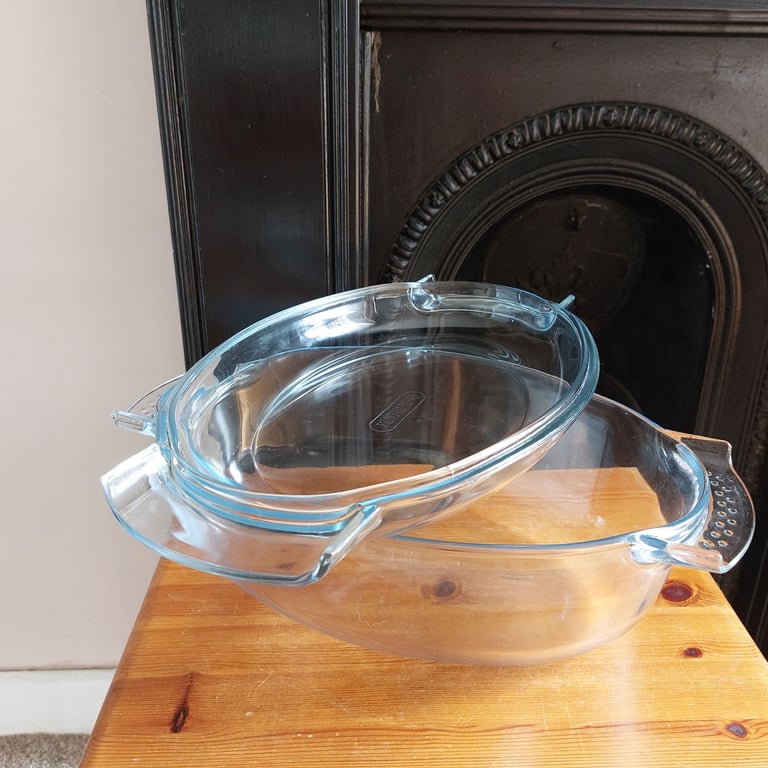 Large Pyrex Oval Glass Casserole Dish 