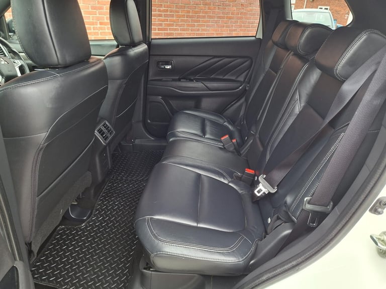 2021 21 Mitsubishi Outlander 2.4 PHEV Dynamic CVT Auto 4WD 13.8kWh. 1 Owner.