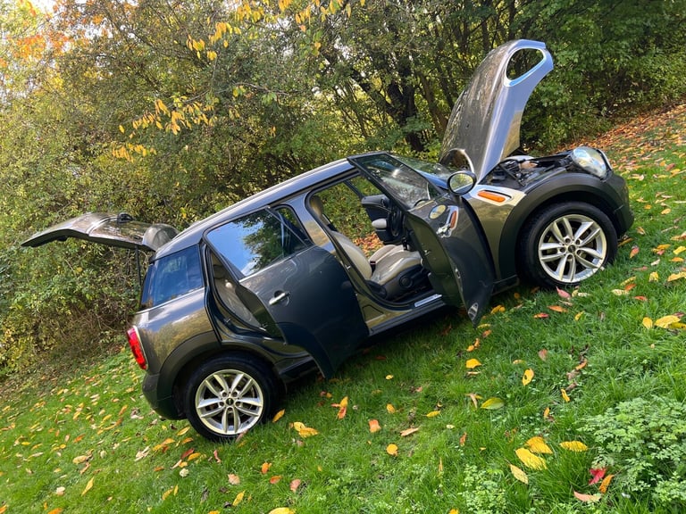2011 MINI Countryman 1.6 Cooper 5dr Auto HATCHBACK Petrol Automatic