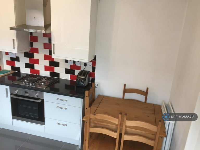 4 bedroom house in Trafalgar Road, Bournemouth, BH9 (4 bed) (#2665713)