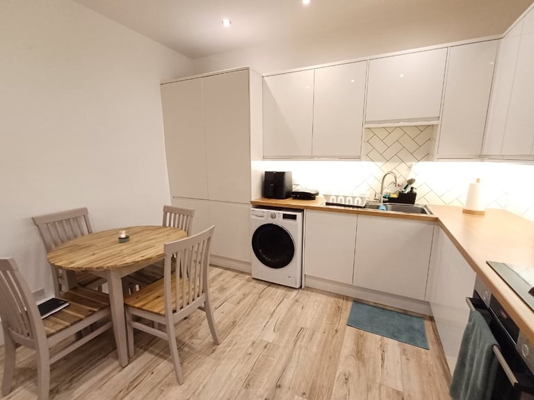 2 bedroom flat in Millerfield Place, Meadows, Edinburgh, EH9 1LW