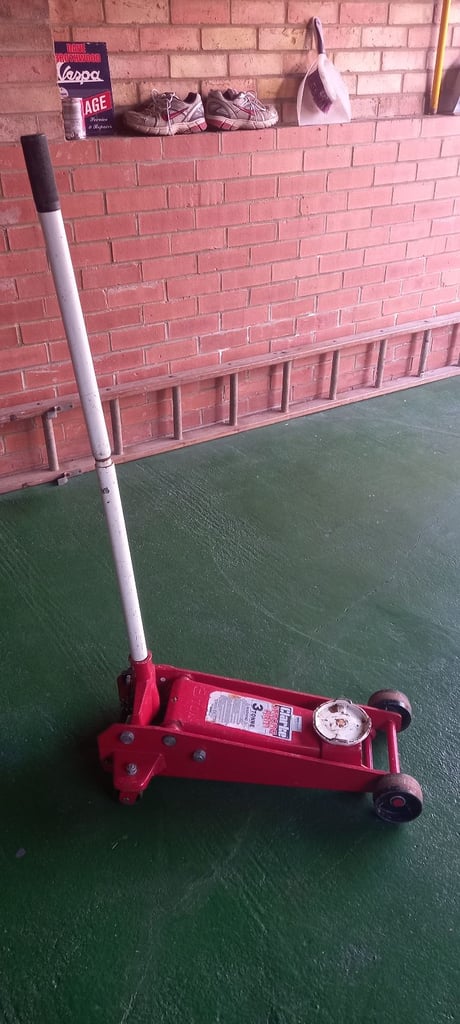 Clarke Strong-Arm Hydraulic Trolley Jack CTJ3000G