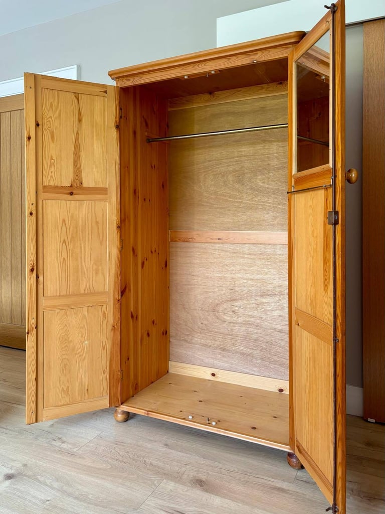 image for Wardrobe with mirror 