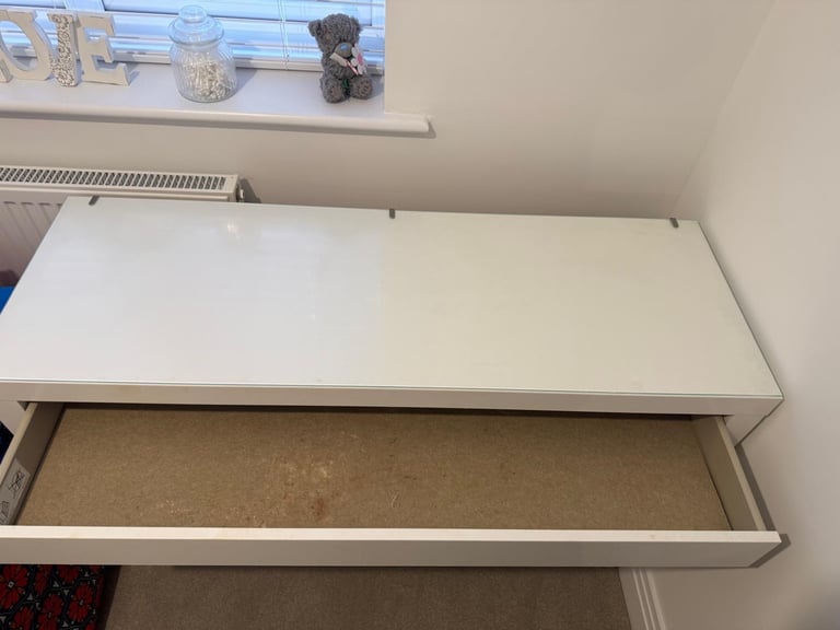Dressing table with glass top, 1 draw and chair included 