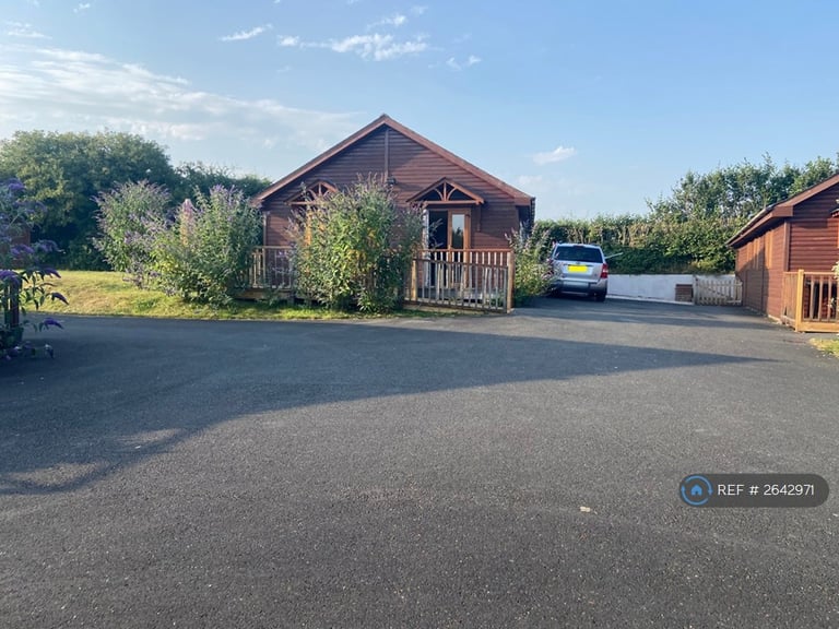 3 bedroom house in Tudor Lodges, Looe, PL13 (3 bed) (#2642971)