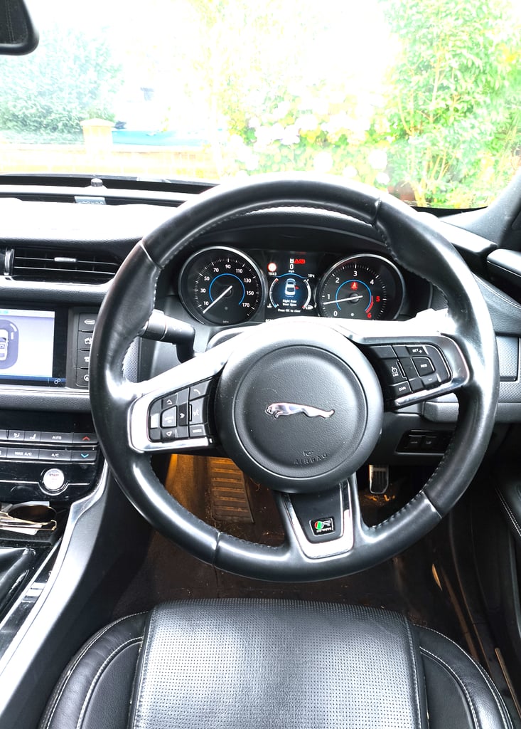 Jaguar, XF R-Sport, Saloon, 2015 (65), Manual, 1999 (cc, 163 bhp), diesel, 4 doors, 55K mileage
