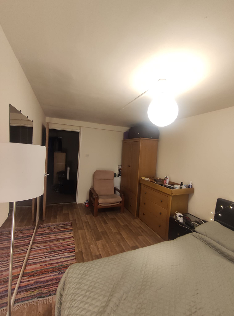 Seeking Health-Conscious, Sociable Postgrad/Mature Student for Cozy 2-Bed Flat in Vibrant Leith