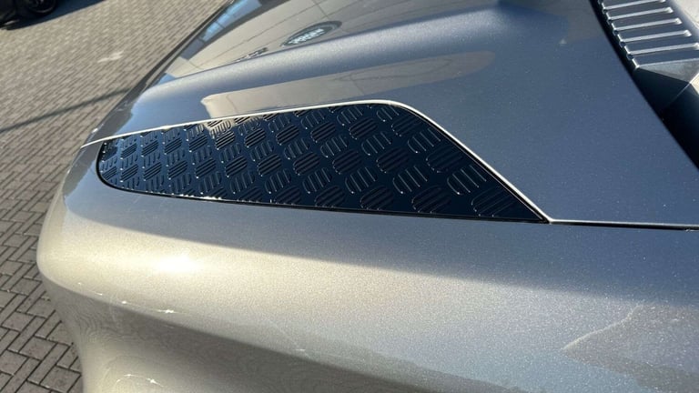 2024 Land Rover Defender 3.0 D250 X-Dynamic HSE 90 3dr Auto ESTATE DIESEL Automatic